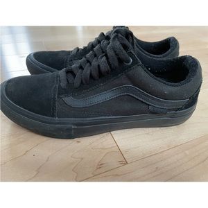Black on black van’s old school, women’s 7.5